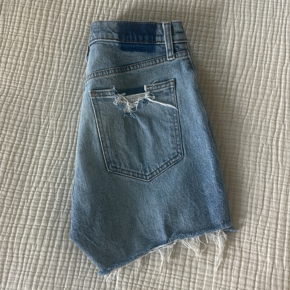 A&F High Rise 4” Short - Picture 5 of 5